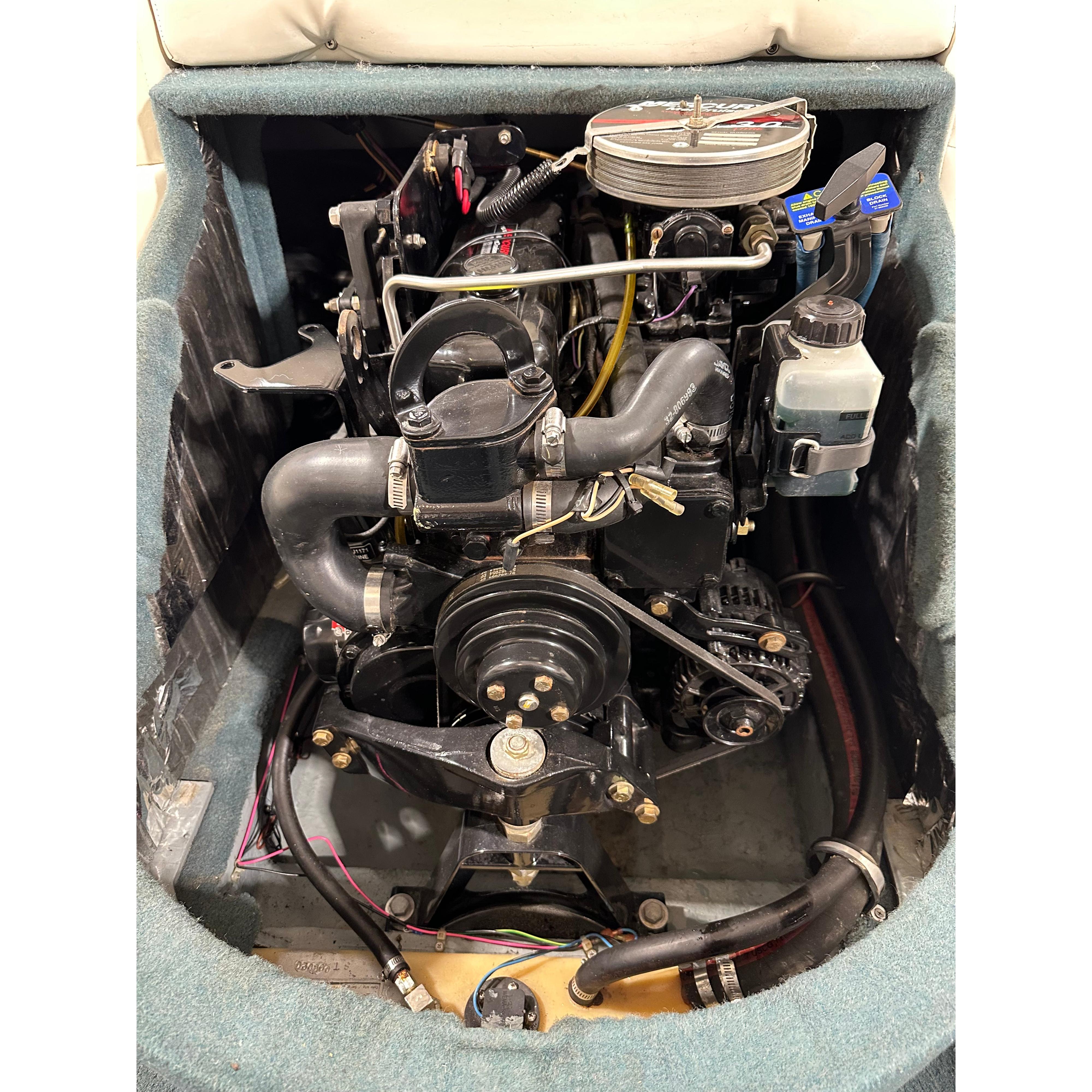 2000 Bayliner 1750 LX – Perfect for Family Fun and Friend Getaways!