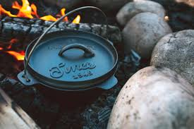 Stansport's Cast Iron Dutch Oven with Lid (16018-20) - 2 Quart Capacity